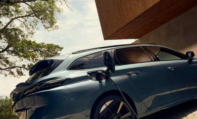 NOUVELLES PEUGEOT 308 & 308 SW : AUDACE, TECHNOLOGIE ET SÉRÉNITÉ AU QUOTIDIEN, Saint-Clair-du-Rhône, Groupe BONNETON